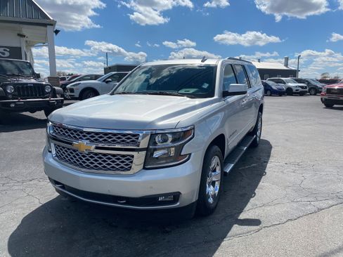 Used 2017 Chevrolet Suburban LT w/ LT Signature Package AWD/4WD image 1