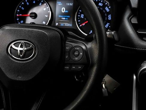 Used 2021 Toyota RAV4 LE image 18