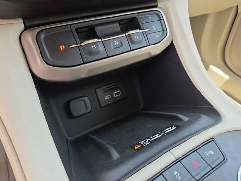 Used 2022 GMC Acadia Denali w/ Denali Ultimate Package AWD/4WD image 21