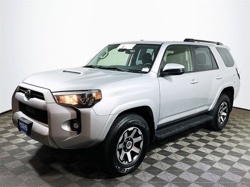 Certified 2024 Toyota 4Runner TRD Off-Road image 4