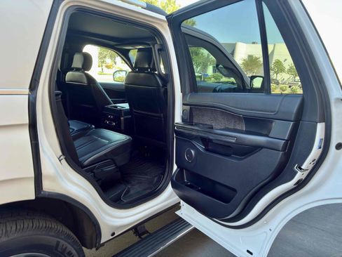 Used 2019 Ford Expedition Limited w/ Equipment Group 301A AWD/4WD image 39