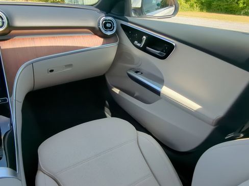 Used 2023 Mercedes-Benz C 300 Sedan image 14