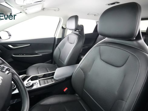 Used 2022 Kia EV6 Wind RWD image 4