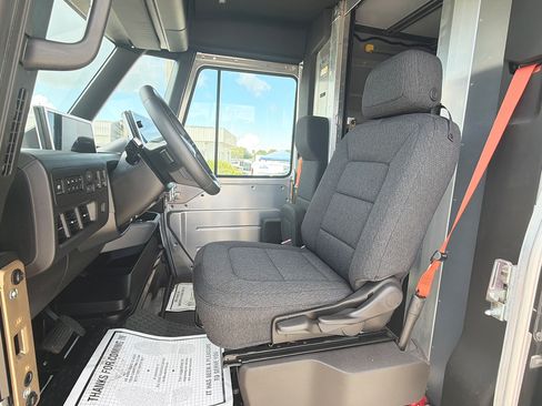 Used 2024 Chevrolet Brightdrop 400 w/ Commercial Equipment Package AWD/4WD image 17