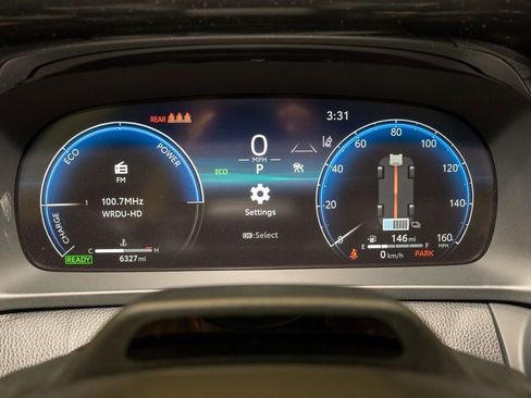 Used 2025 Toyota Crown Signia w/ Advanced Technology Package image 20