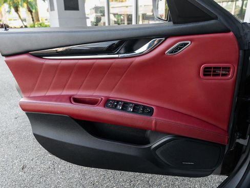 Used 2022 Maserati Quattroporte GT image 37