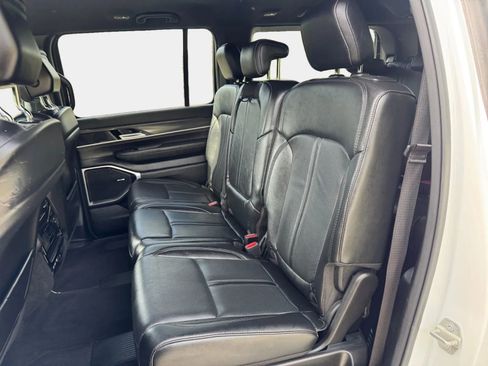 Used 2024 Jeep Wagoneer Series II w/ Flexible Seating Group image 11