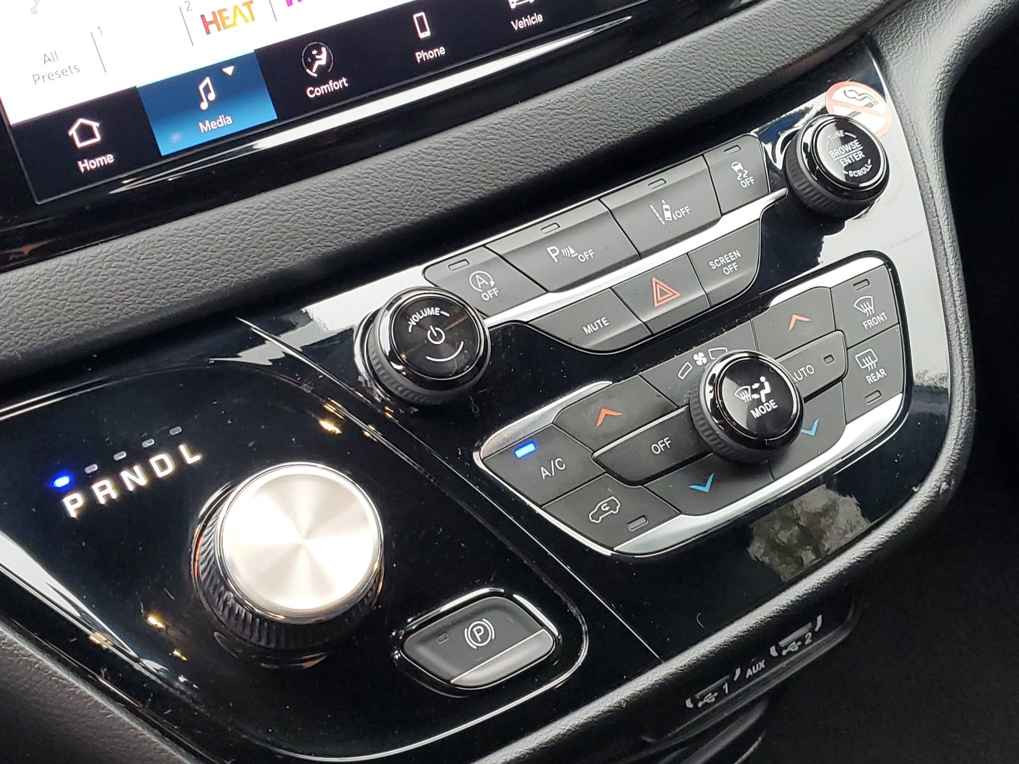 Used 2025 Chrysler Pacifica Select FWD image 18