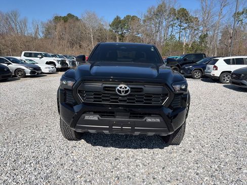 Used 2024 Toyota Tacoma TRD Off-Road image 8