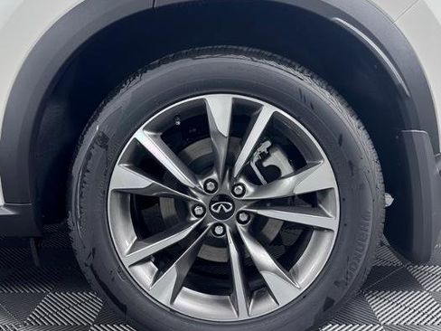 Certified 2025 INFINITI QX60 Luxe w/ Vision Package image 11