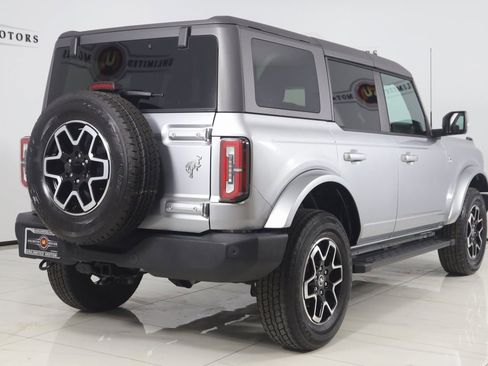 Used 2022 Ford Bronco Outer Banks image 3