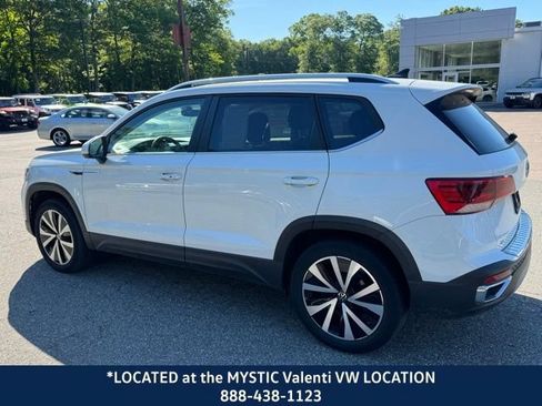 Used 2023 Volkswagen Taos SE w/ Panoramic Sunroof Package AWD/4WD image 8