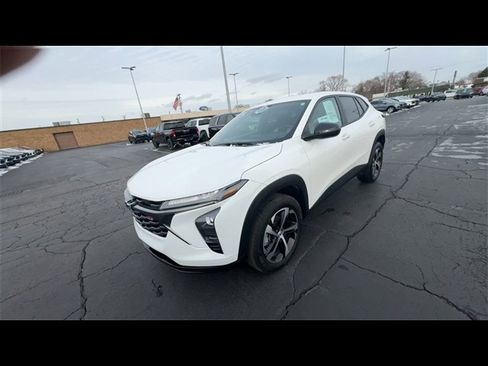 Used 2024 Chevrolet Trax RS w/ Driver Confidence Package image 4