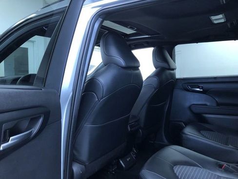 Certified 2025 Toyota Highlander XSE AWD/4WD image 19