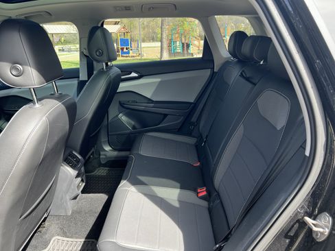 Used 2023 Volkswagen Taos SE w/ Panoramic Sunroof Package image 30