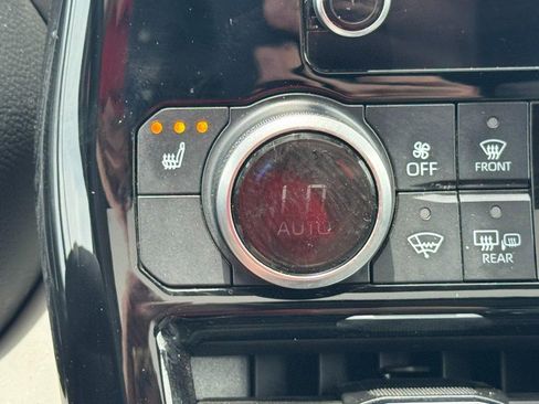 Used 2024 Toyota Highlander XLE AWD/4WD image 21