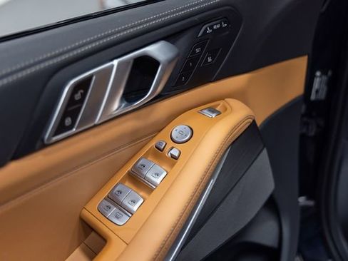 Certified 2024 BMW X7 xDrive40i w/ M Sport Package image 12