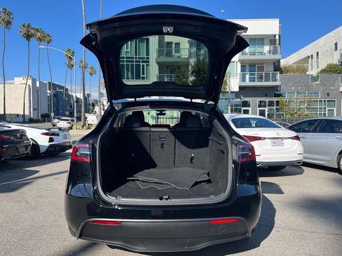 Used 2024 Tesla Model Y 2WD image 7