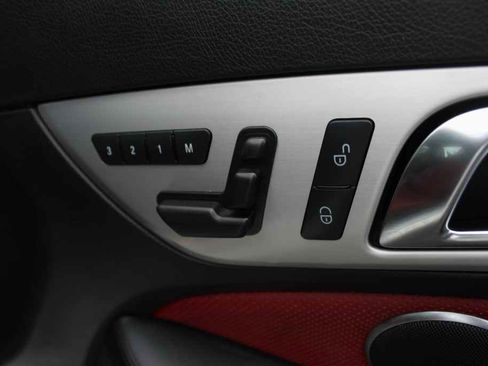 Used 2012 Mercedes-Benz SLK 350 image 25