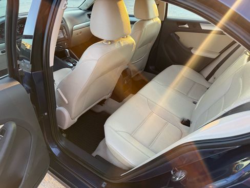 Used 2014 Volkswagen Jetta SE image 16