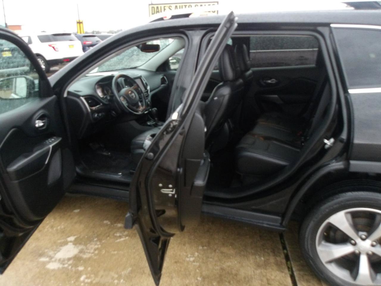 Used 2020 Jeep Cherokee Limited FWD image 15