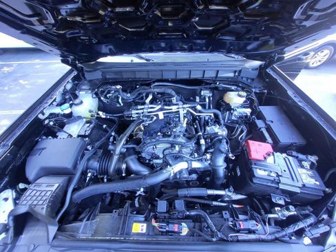 Used 2025 Ford Bronco Outer Banks AWD/4WD image 9