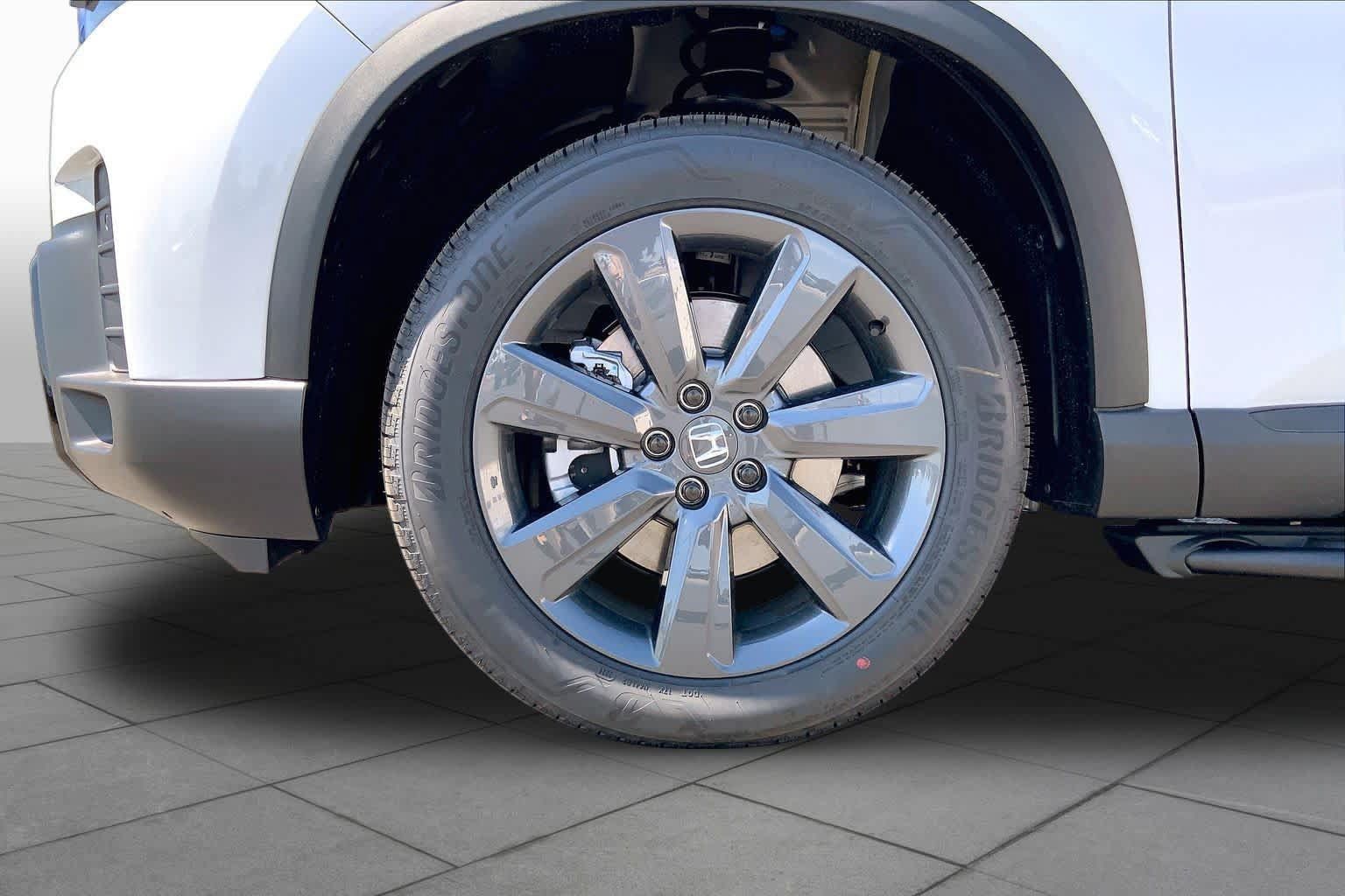 New 2026 Honda Pilot Sport image 9