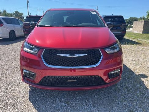 New 2026 Chrysler Pacifica Select image 2