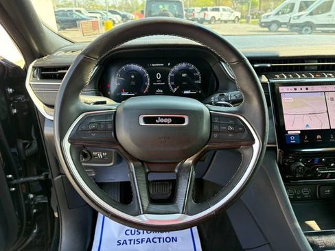 Used 2024 Jeep Grand Cherokee L Limited w/ Luxury Tech Group II image 16