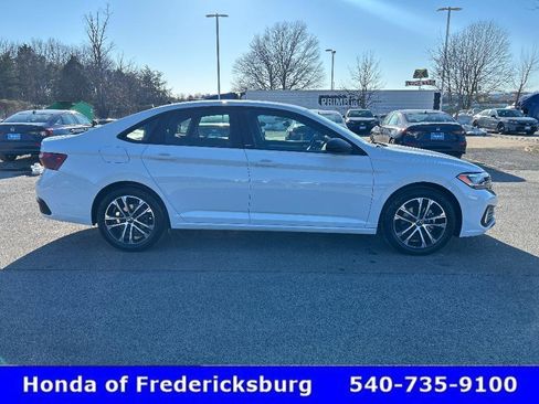 Used 2024 Volkswagen Jetta Sport image 7