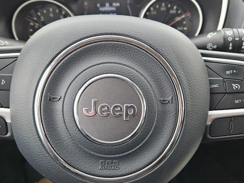 Used 2019 Jeep Compass Latitude image 14