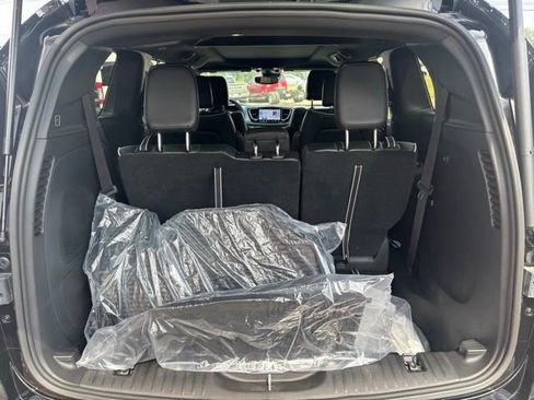New 2026 Chrysler Pacifica Limited w/ Uconnect Theater Family Group image 12
