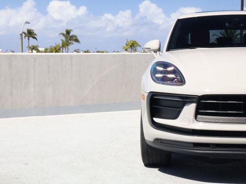 Used 2023 Porsche Macan AWD/4WD image 12
