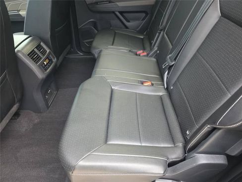 Used 2023 Volkswagen Atlas SE w/ Black Wheel Package FWD image 15