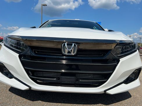 Used 2022 Honda Accord Sport image 3