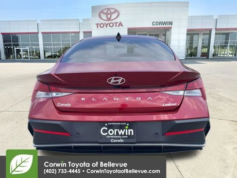 Used 2024 Hyundai Elantra Limited FWD image 4