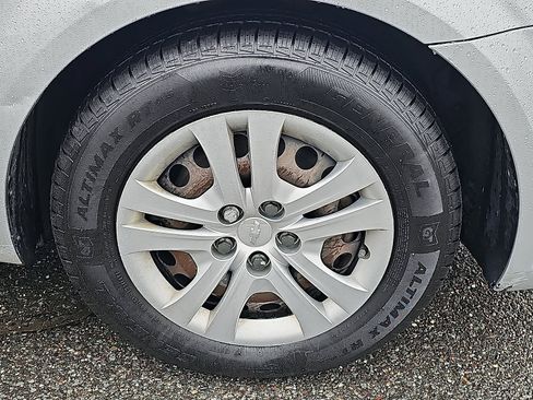 Used 2020 Chevrolet Sonic LT image 8