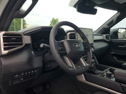Used 2025 Toyota Tundra Limited AWD/4WD image 16