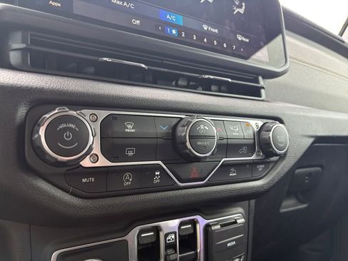 Used 2024 Jeep Wrangler Willys image 6