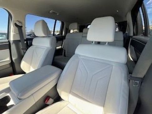 Used 2025 Hyundai Santa Fe SEL image 17