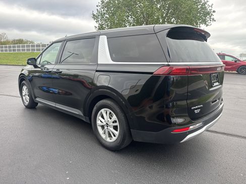 Used 2024 Kia Carnival LX image 3