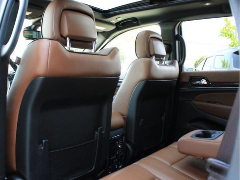 Used 2021 Jeep Grand Cherokee Overland AWD/4WD image 30