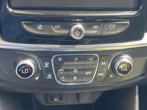 Used 2023 Chevrolet Traverse LT FWD image 29