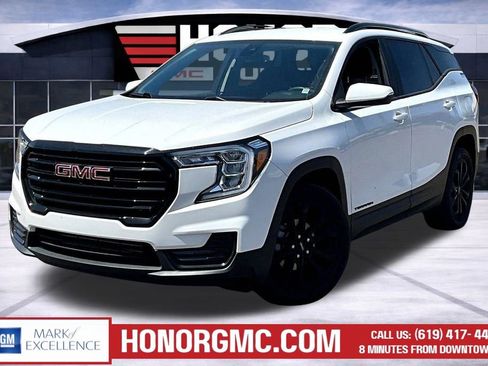Used 2022 GMC Terrain SLE w/ Driver Convenience Package FWD image 3