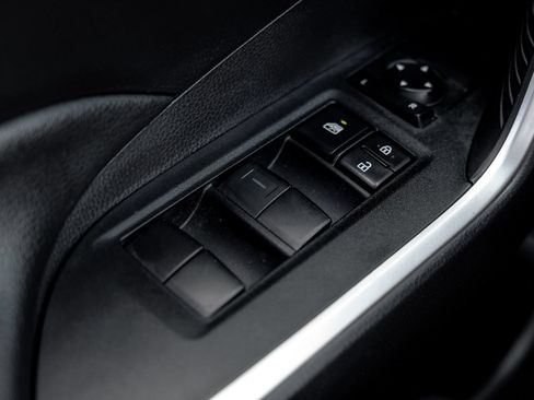 Used 2022 Toyota RAV4 LE AWD/4WD image 38