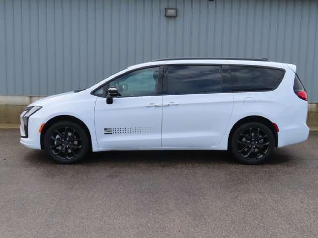 New 2027 Chrysler Pacifica Select AWD/4WD image 7