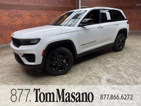 Used 2023 Jeep Grand Cherokee Altitude image 1