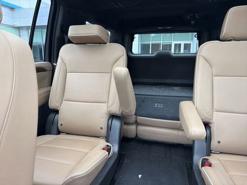 Used 2021 Chevrolet Suburban Premier w/ Premium Package RWD image 15