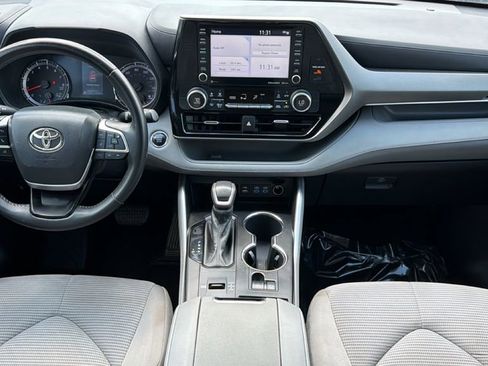 Used 2022 Toyota Highlander LE FWD image 35