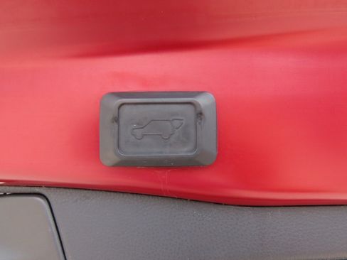 Used 2022 Toyota RAV4 XLE Premium FWD image 13